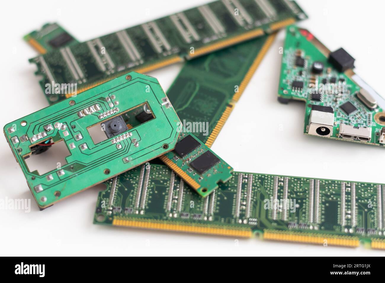 Pack of ddr dimm memory on the table in a service Stock Photo - Alamy
