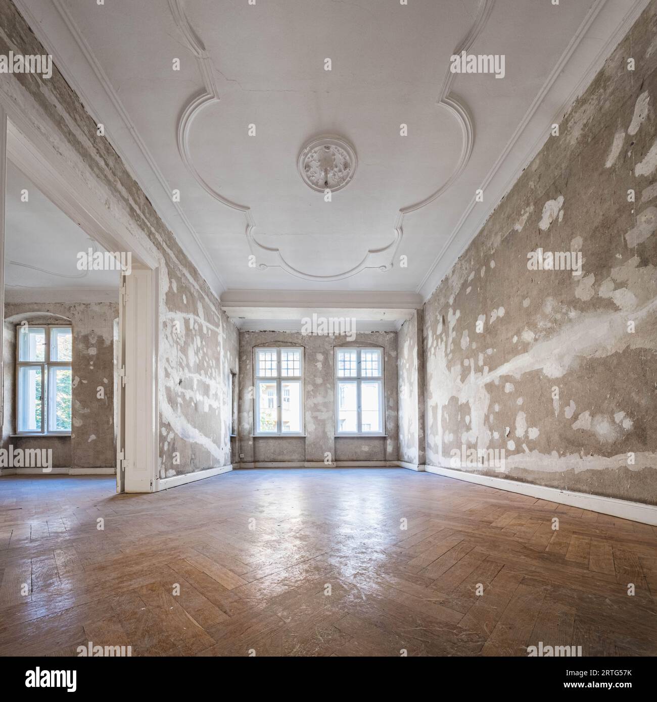 Room before renovation, empty flat interior in old building Stock Photo