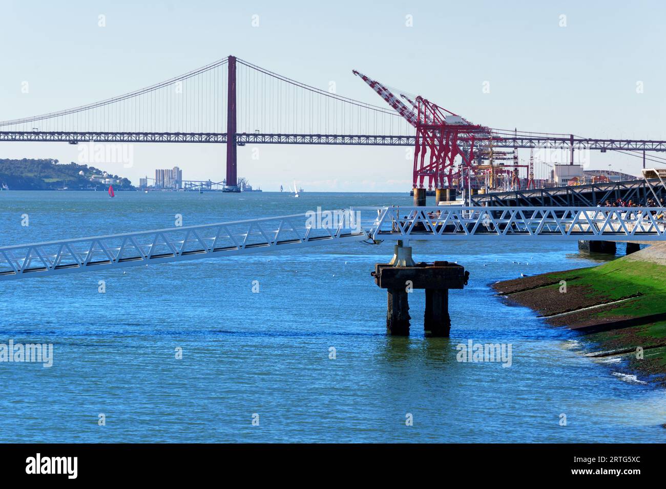 Gantry structure loading hires stock photography and images Alamy