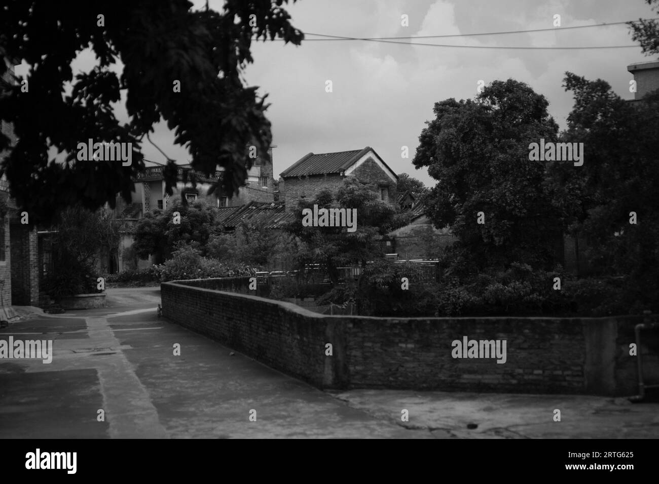 Tall brick walls Black and White Stock Photos & Images - Alamy