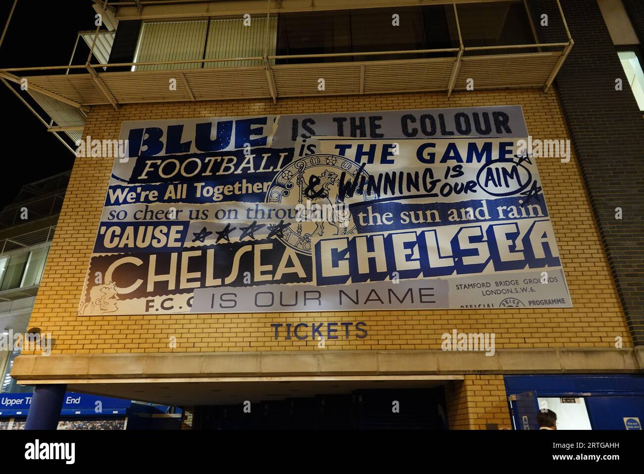 Fulham, London, UK.  9th September, 2023   Scenes at Stamford Bridge Stadium as Chelsea Football Club ÒLegendsÓ take on the ÒLegendsÕ of Europe - Bayern Munich FC - in a cancer charity match in remembrance of their past manager Gianluca Vialli. OPS:    VialliÕs wife, Catherine and his daughters, Olivia and Sofia watch opera singer Stuart Pendred, perform Nessun Dorma, which he also sang at their wedding. Stock Photo