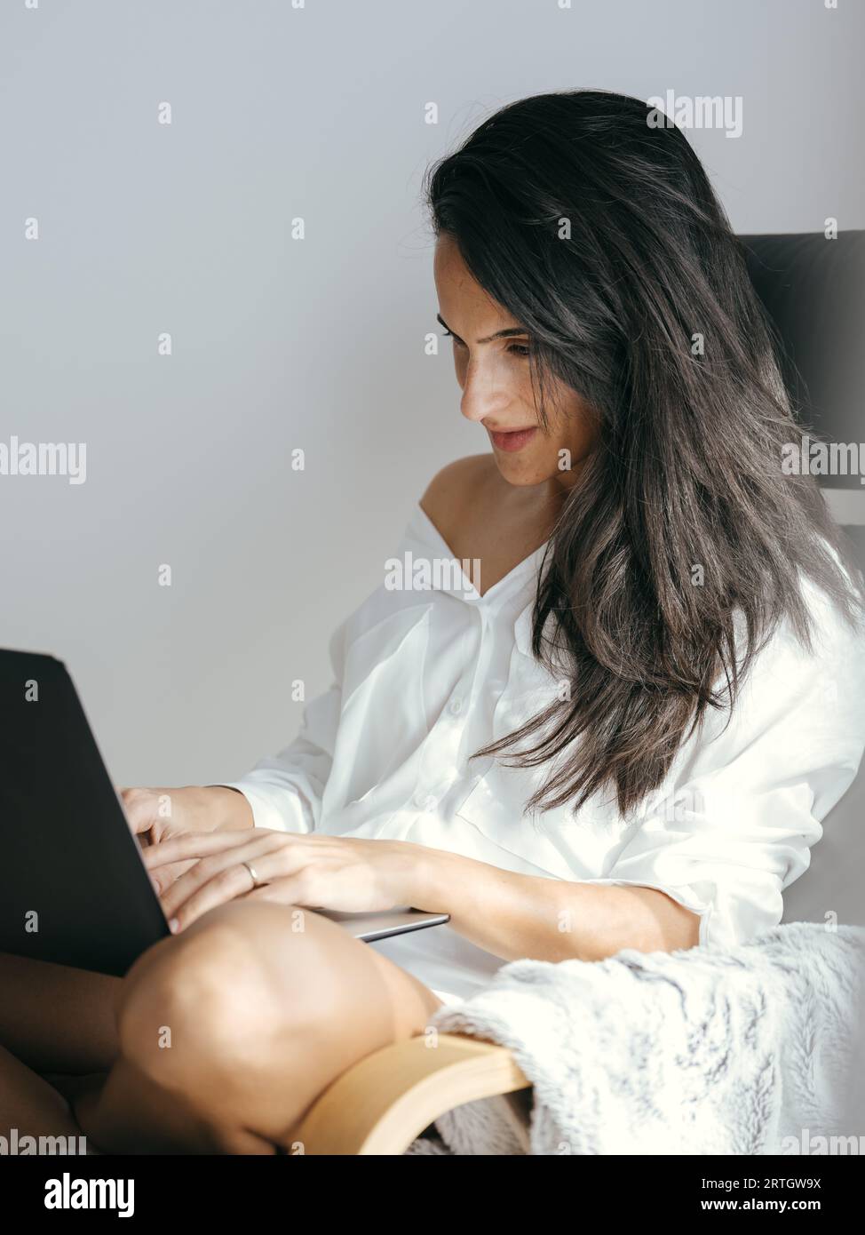 Lady sitting in a chair hi-res stock photography and images - Alamy