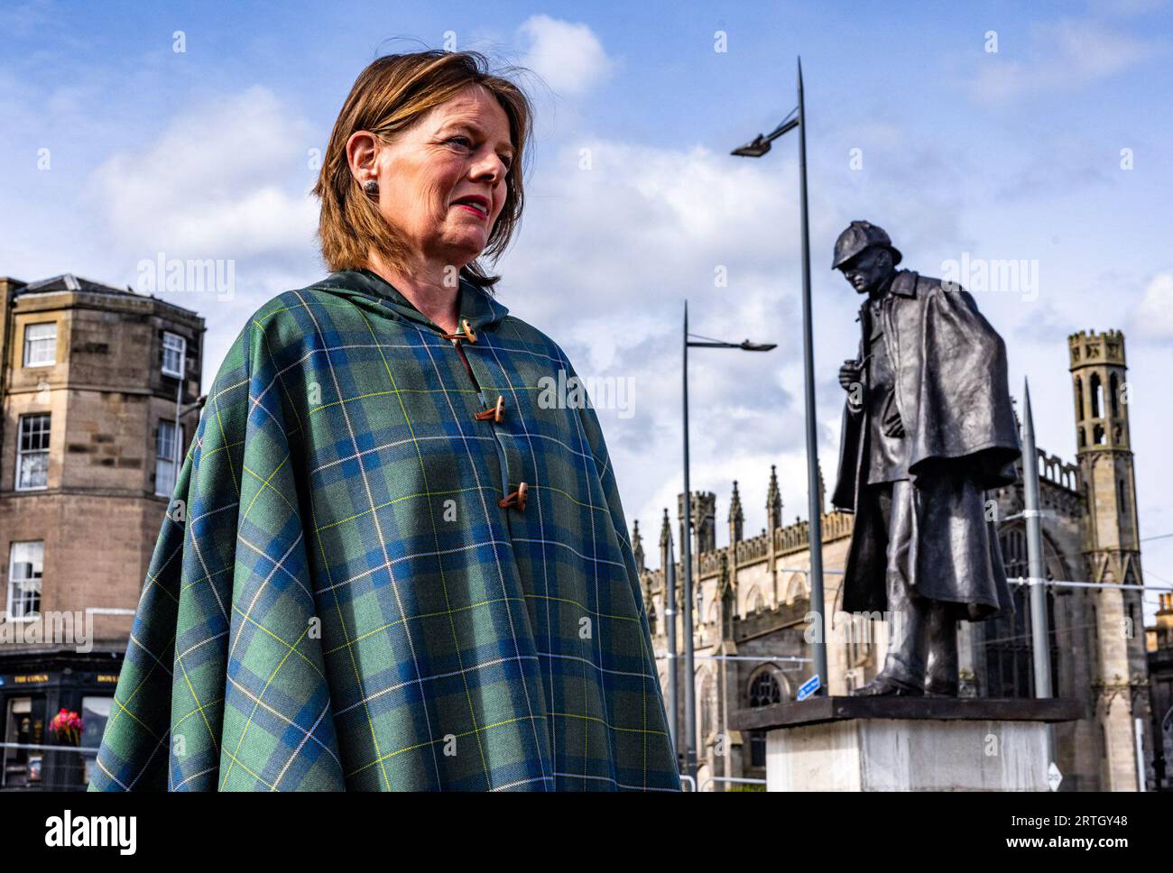 Edinburgh, United Kingdom. 13 September, 2023 Pictured: Conan Doyle’s step-great granddaughter and designer of the Sherlock Holmes tartan, Tania Henzell welcomes back the statue of Sherlock Holmes, designed by Gerald Laing, to its new position on Edinburgh’s Picardy Place island.. Credit: Rich Dyson/Alamy Live News Stock Photo