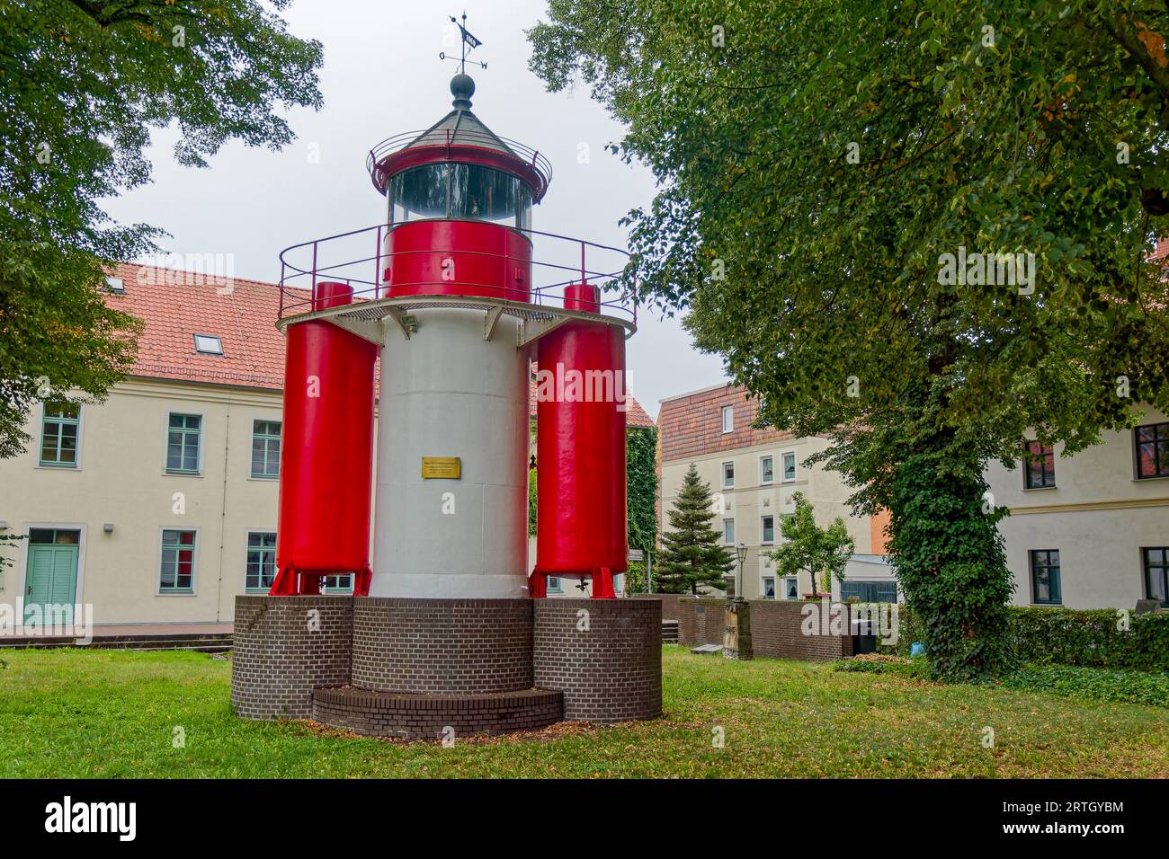 Leuchtturm vor Museum Fürstenwalde, Leuchtfeuer der Firma Julius Pintsch, Fürstenwalde Spree , Brandenburg, Deutschland Stock Photo