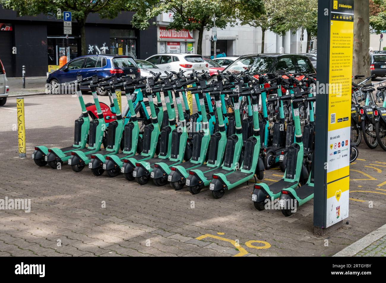 Jelbi Mobilitätsstation am Nollendorfplatz, E-Roller und Mietfahrrad-Parkplatz, Berlin-Schöneberg Stock Photo