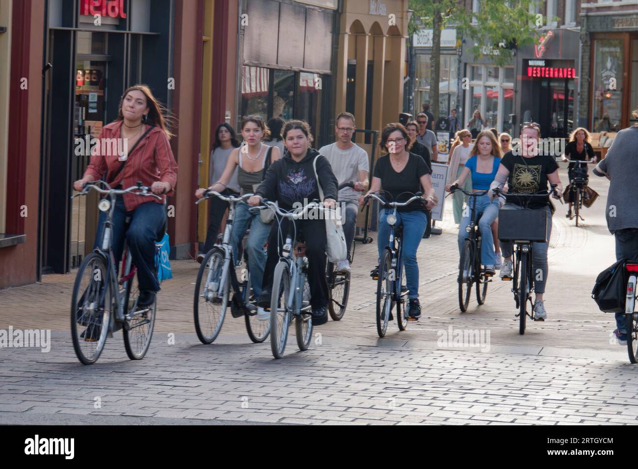 Radfahrer in Groningen, Provinz Groningen, Holland, Niederlande, Europa Stock Photo