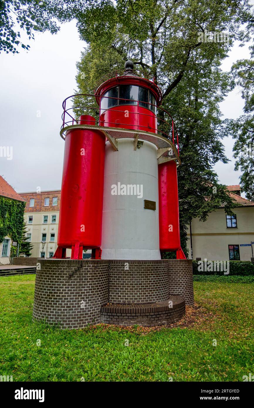 Leuchtturm vor Museum Fürstenwalde, Leuchtfeuer der Firma Julius Pintsch, Fürstenwalde Spree , Brandenburg, Deutschland Stock Photo