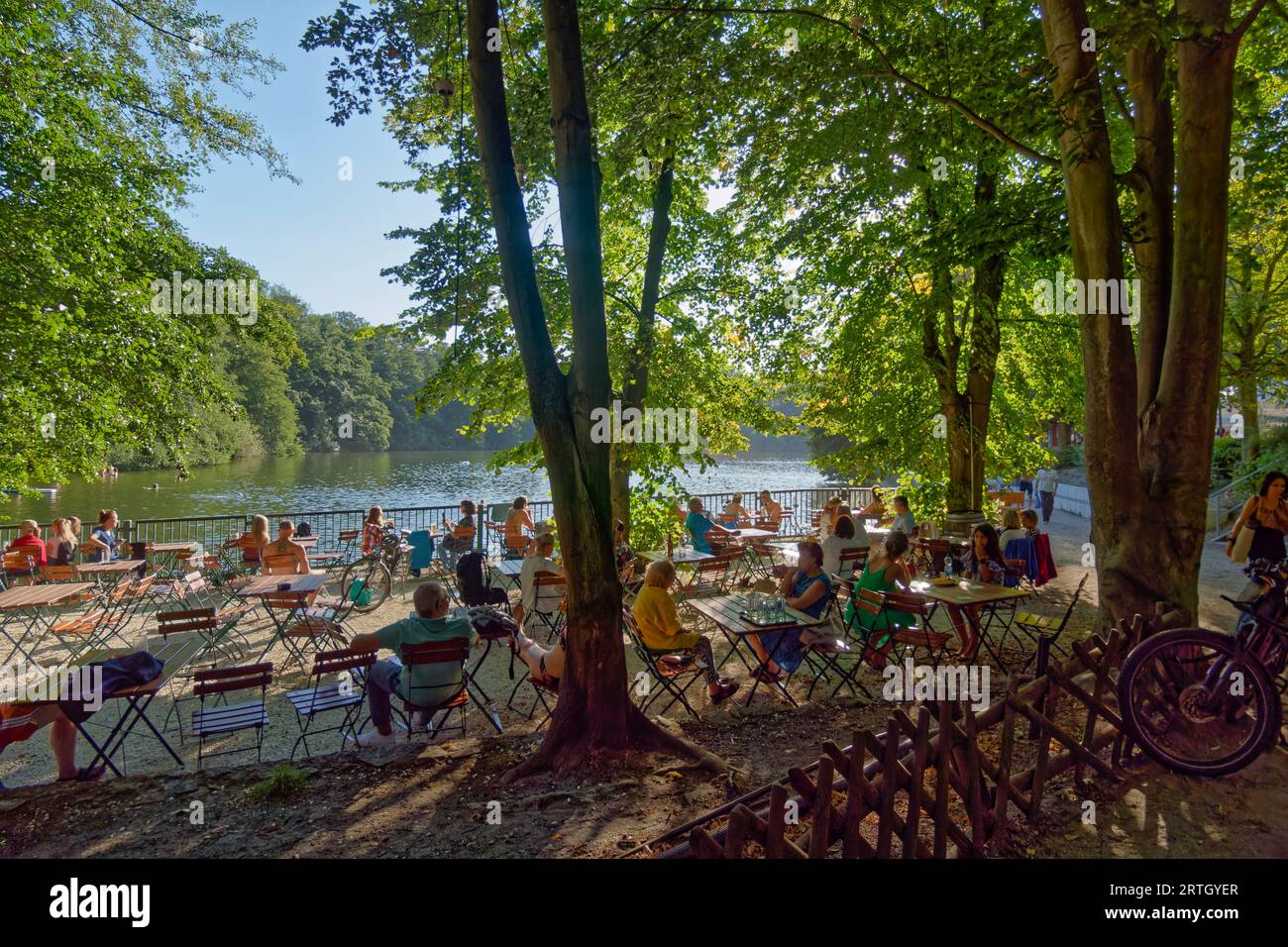 Fischerhütte am Schlachtensee, Biergarten, Badesee, Sommer in Berlin