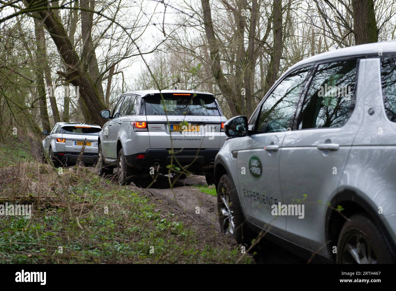 Photo series from an afternoon offroading with several Land Rover cars ...