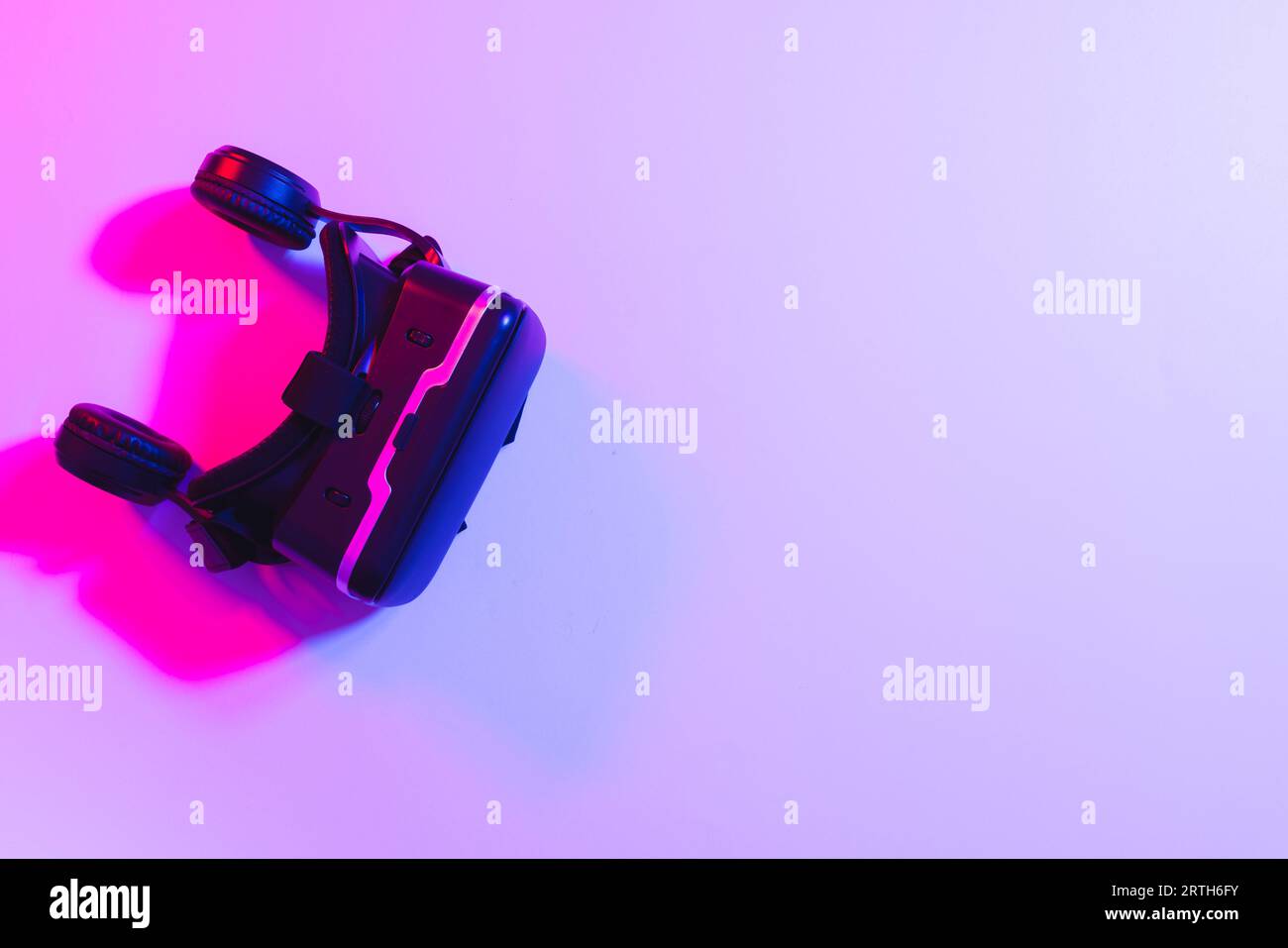 Headset video animation hi-res stock photography and images - Alamy
