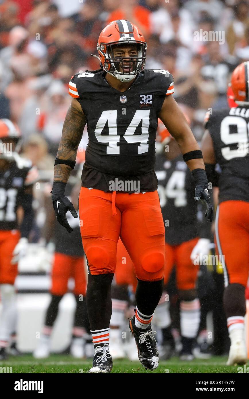 Cleveland Browns linebacker Sione Takitaki 