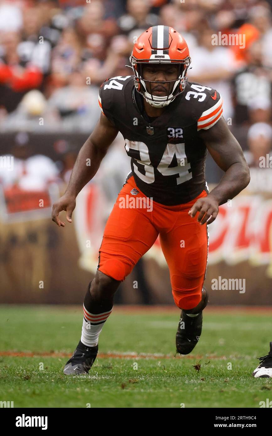 Cleveland Browns running back Jerome Ford (34) runs up the field during an  NFL football game against the Cincinnati Bengals, Sunday, Sep. 10, 2023, in  Cleveland. (AP Photo/Kirk Irwin Stock Photo - Alamy