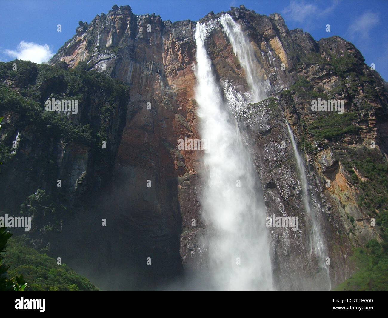 CARACAS, Sept. 13, 2023 (Xinhua) -- This photo shows Angel Falls, the world's tallest waterfall, in Venezuela. Venezuela lies along South America's Caribbean coast, bordering Brazil, Colombia and Guyana. The country has rich mineral resources and its oil and gas reserves rank among the top worldwide. (Yosmary Lopez/Handout via Xinhua) Stock Photo