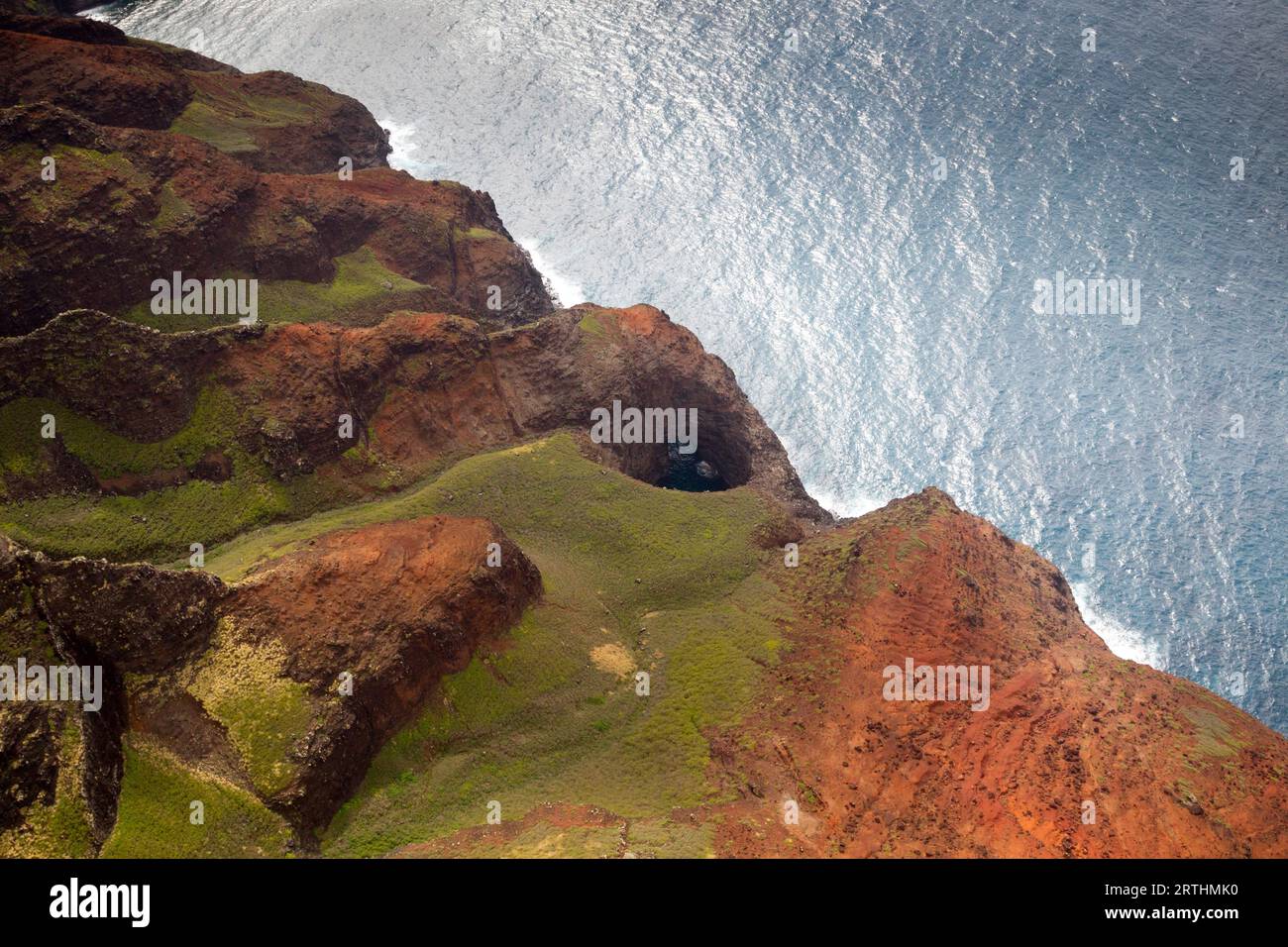 Aerial hawaii coast rocky cliff hi-res stock photography and images - Alamy