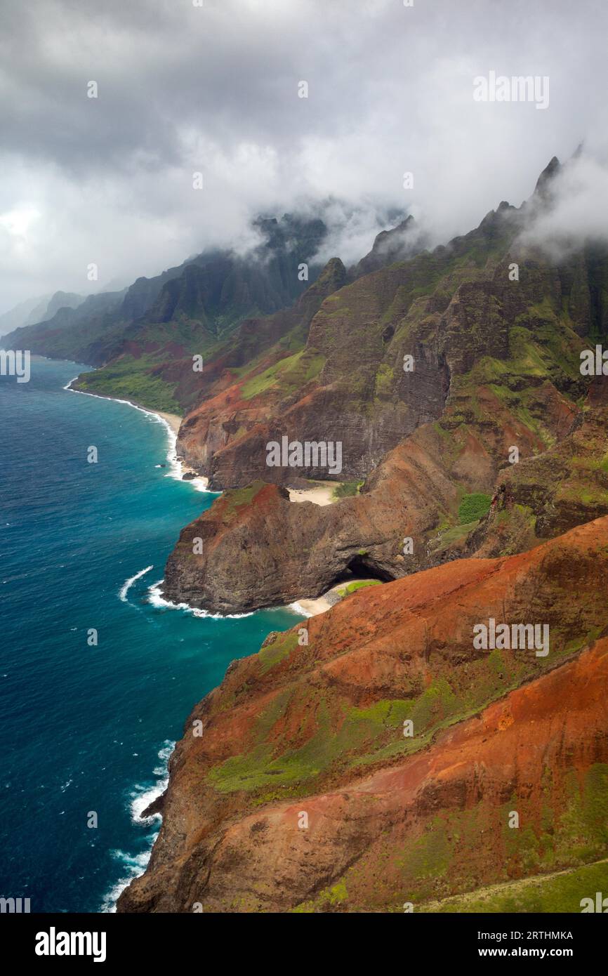 Aerial hawaii coast rocky cliff hi-res stock photography and images - Alamy