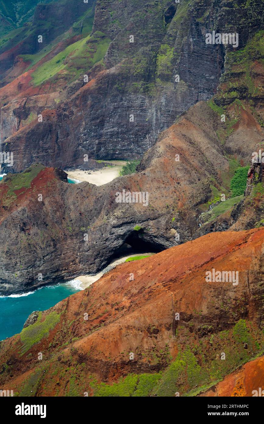 Aerial hawaii coast rocky cliff hi-res stock photography and images - Alamy