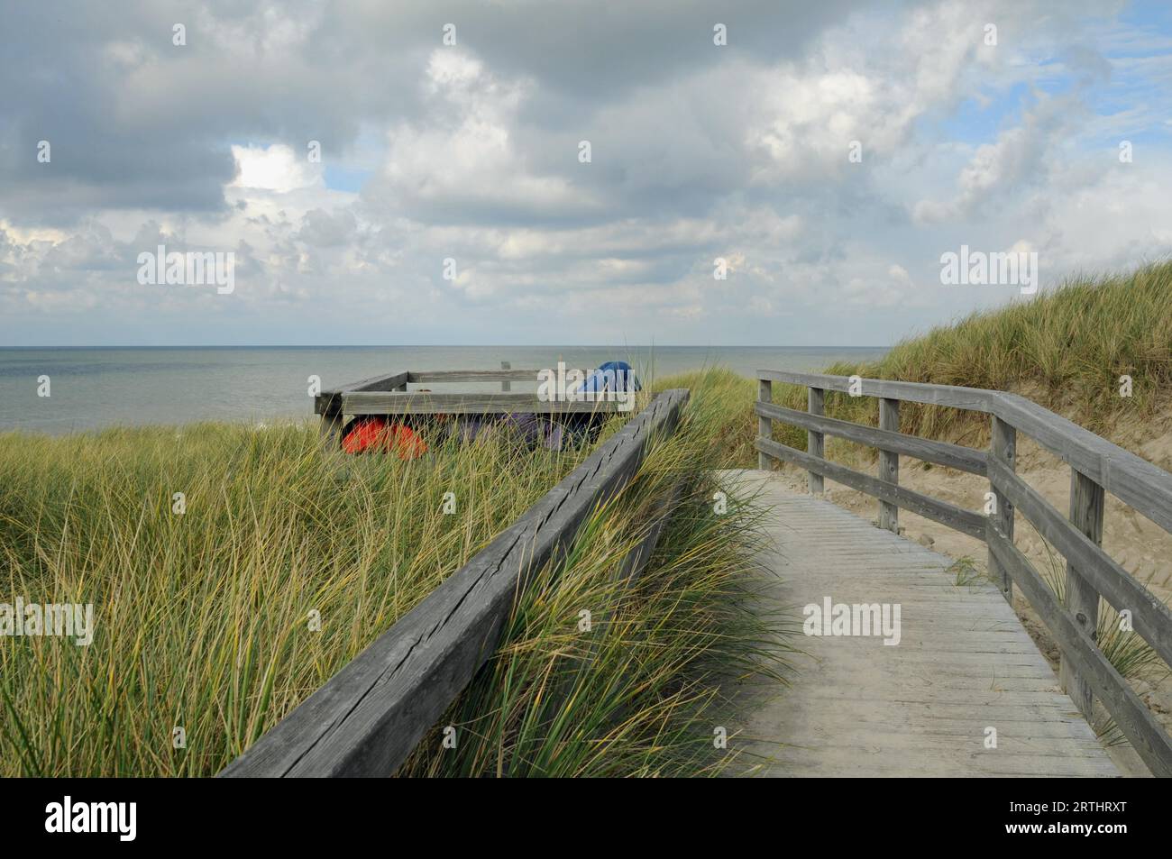 Beach access above the dunes Stock Photo - Alamy