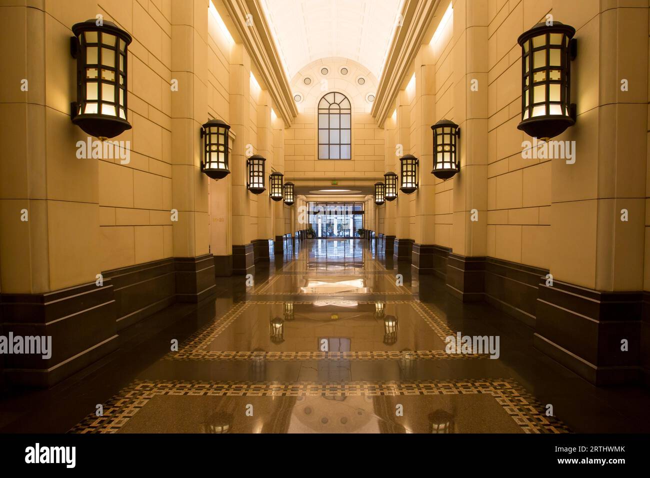Melbourne#39, s iconic 333 Collins St building during a working week ...