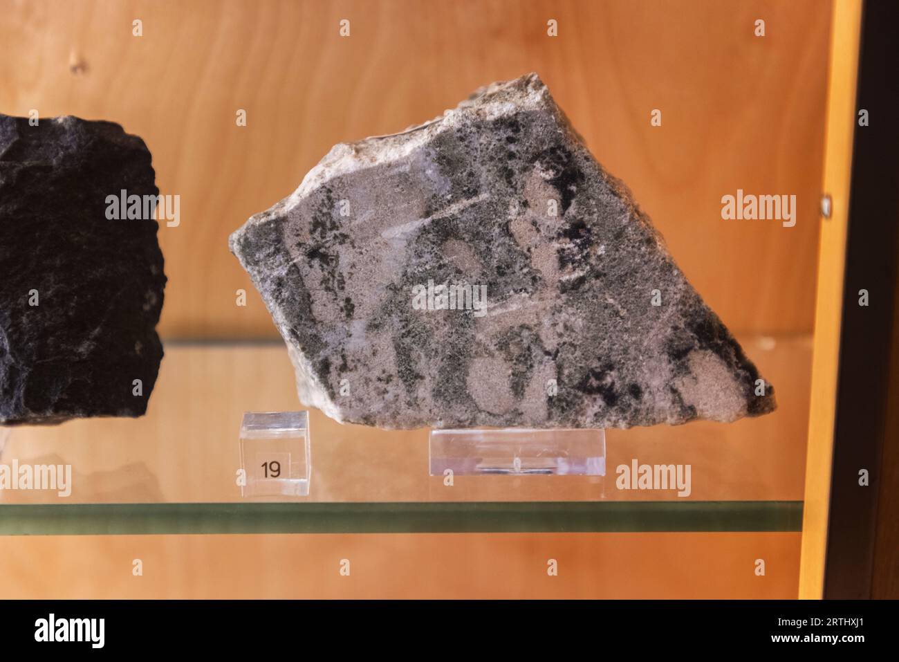 Different types of rock, here Kolmården marble (In Swedish ...