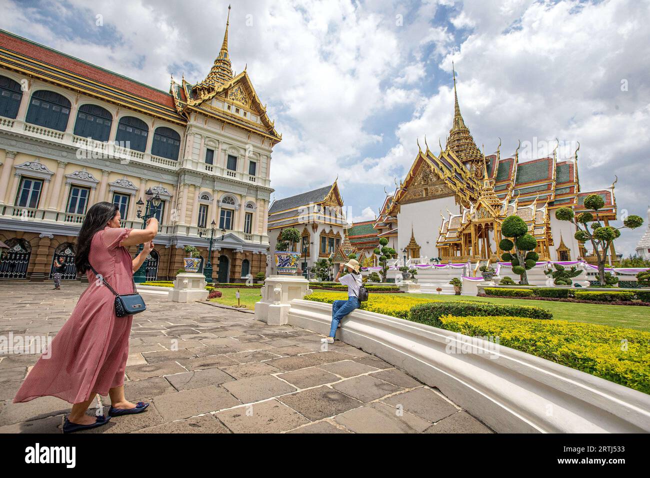 Bangkok, Thailand. 15th June, 2023. Tourists take photos at the Grand Palace scenic spot in Bangkok, Thailand, June 15, 2023. Thailand has approved a temporary visa waiver for visitors from China and Kazakhstan during the year-end high season in support of its vital tourism industry. Credit: Wang Teng/Xinhua/Alamy Live News Stock Photo
