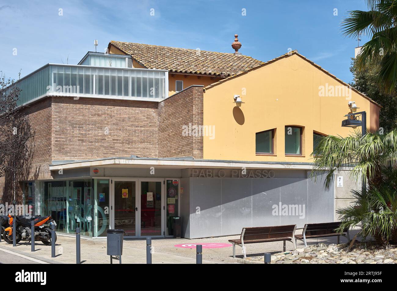 Viladecans, Spain - September 13, 2023: Exterior of the Ateneu d'Entitats Pablo Picasso building in Viladecans. Stock Photo