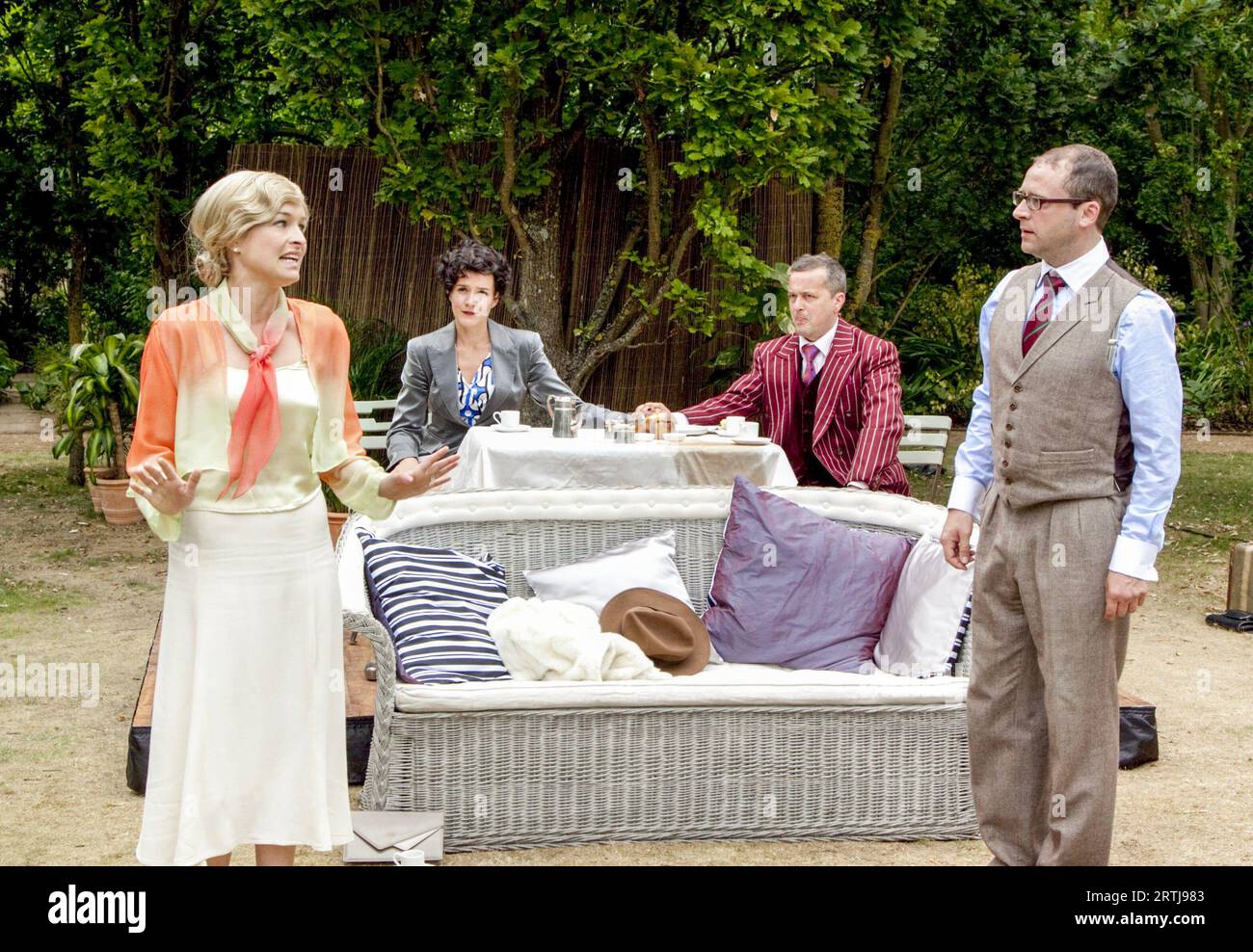 l-r: Sophie Franklin (Sybil Chase), Pandora Clifford (Amanda Prynne), Rodney Matthew (Elyot Chase), Christopher Jordan (Victor Prynne) in PRIVATE LIVES by Noel Coward at Wadham College Gardens, Oxford, England  28/07/2010 an Oxford Shakespeare Company production  costumes: Adrian Lillie  director: Nicholas Green Stock Photo