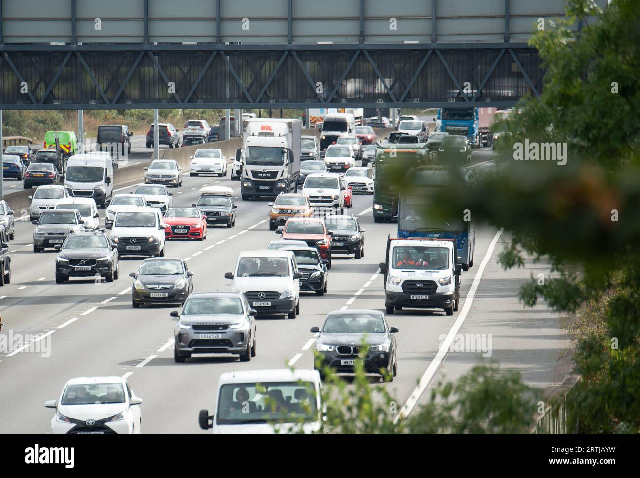 colnbrook-slough-berkshire-uk-11th-september-2023-traffic