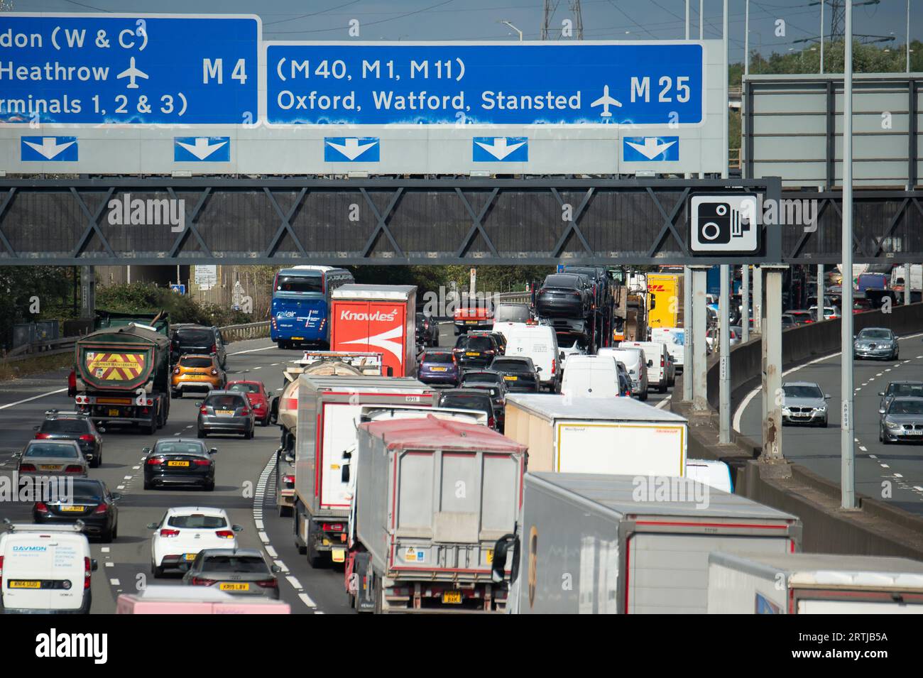 colnbrook-slough-berkshire-uk-11th-september-2023-traffic