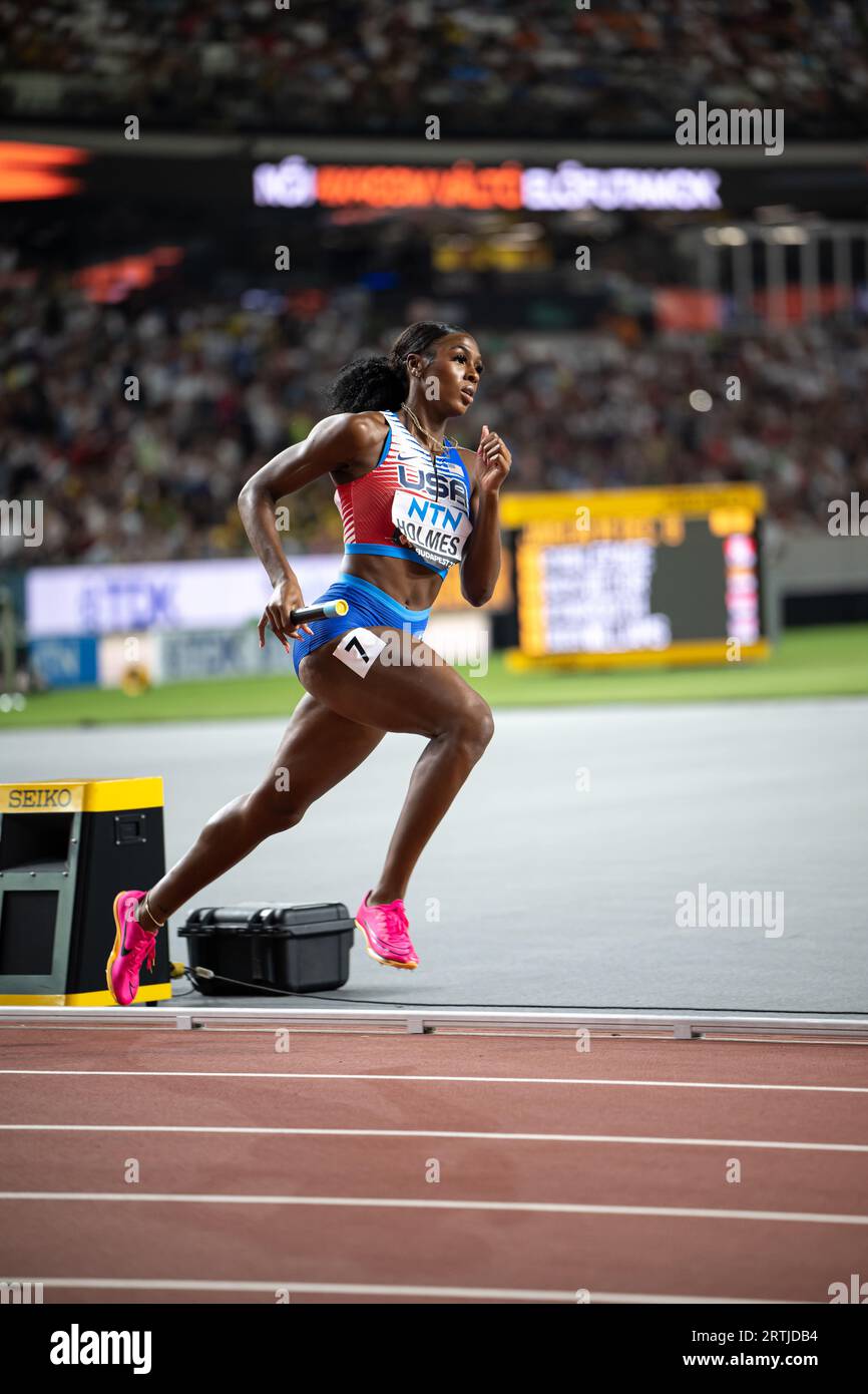Alexis Holmes participating in the 4X400 meters relay at the World ...