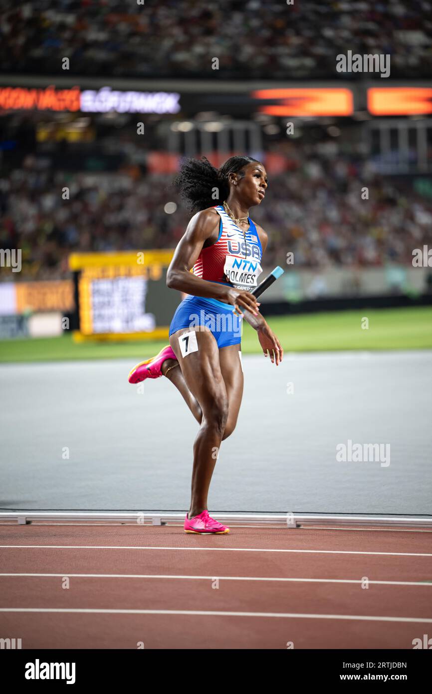 Alexis Holmes participating in the 4X400 meters relay at the World
