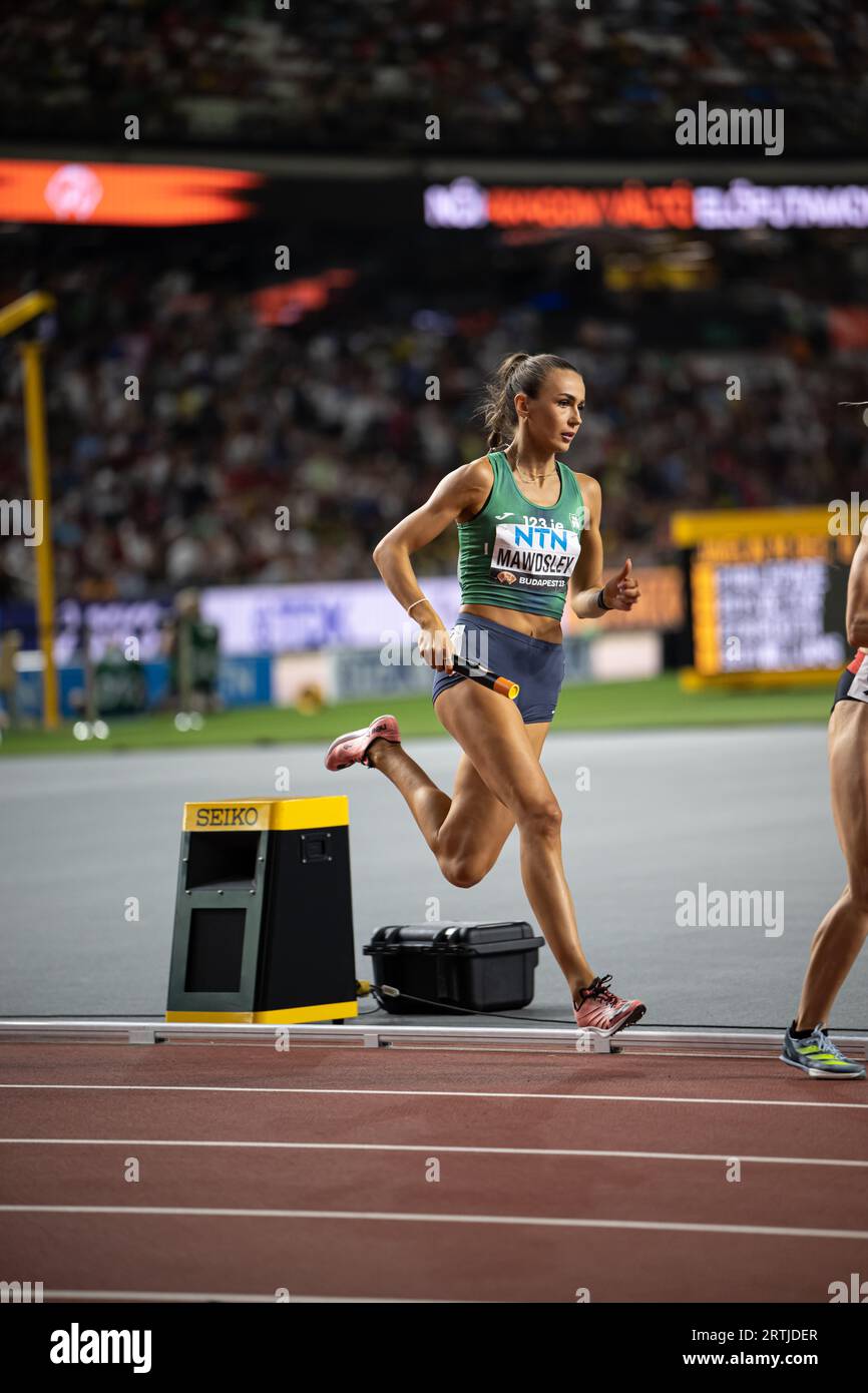 Sharlene Mawdsley participating in the 4X400 meters relay at the World