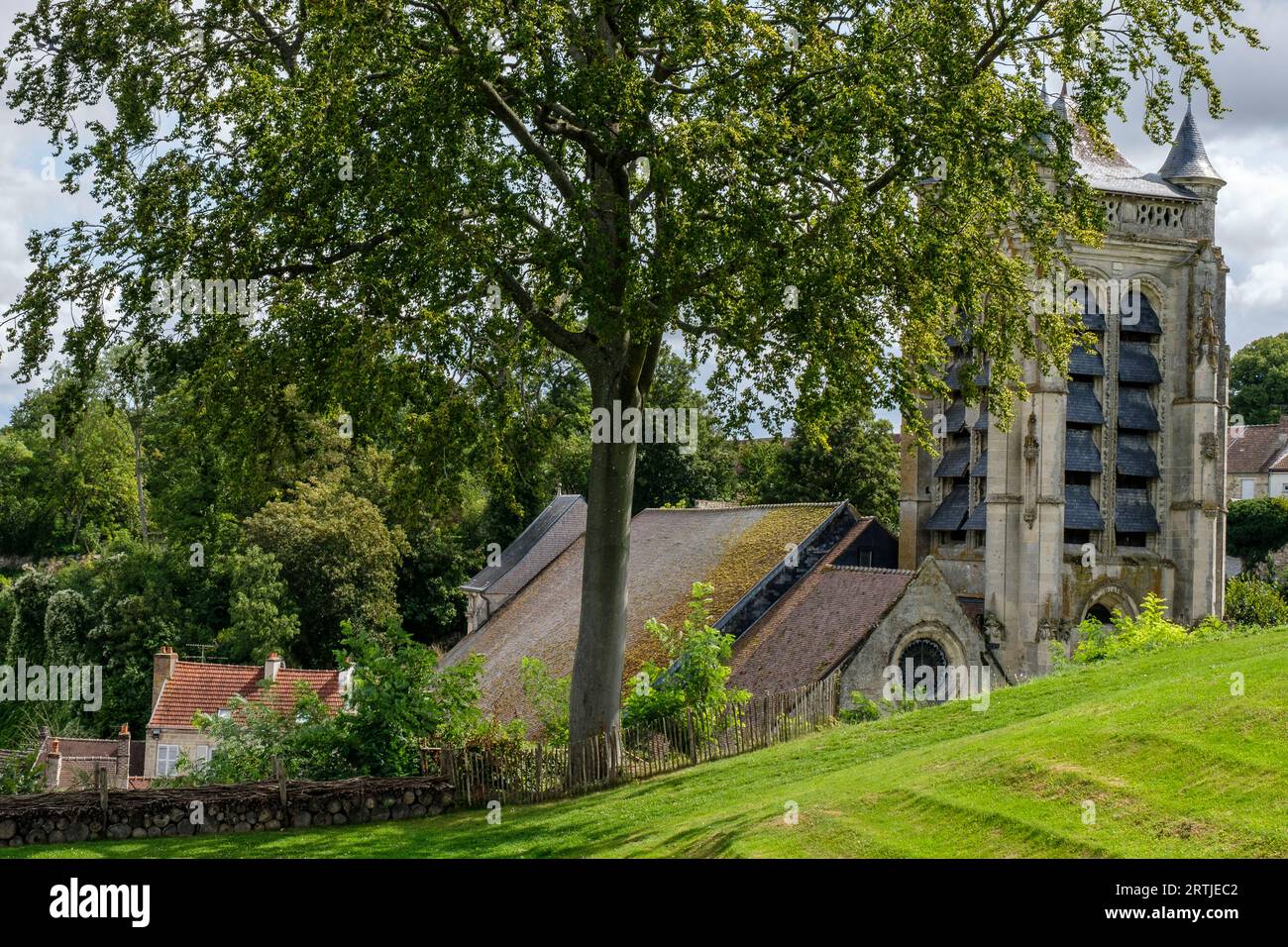 The small city of La Ferte-Milon is crossed by the canalised river Ourcq and offers a nice unfinished castle with a nice view over the city | La petit Stock Photo
