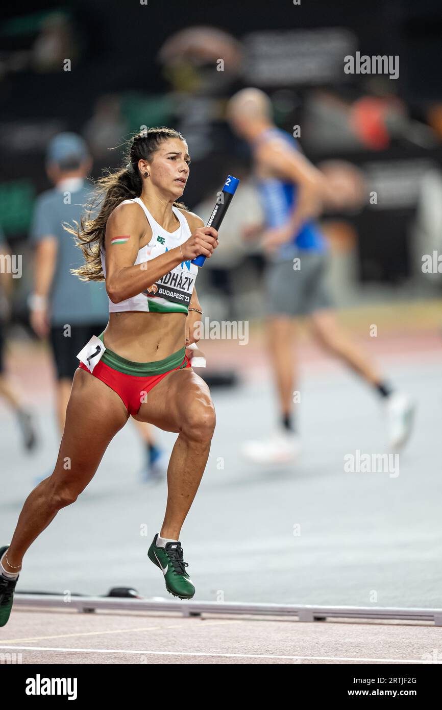 Evelin Nádházy participating in the 4X400 meters relay at the World