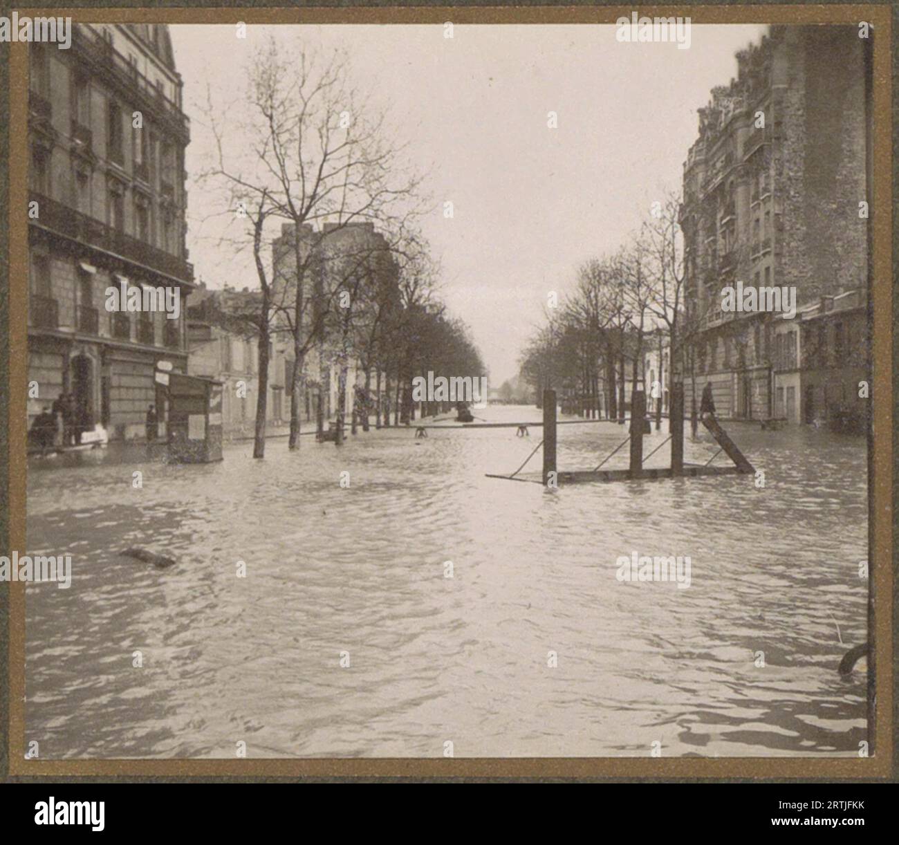 January 1910, Archive Photo of the Great Flood of Paris Stock Photo - Alamy