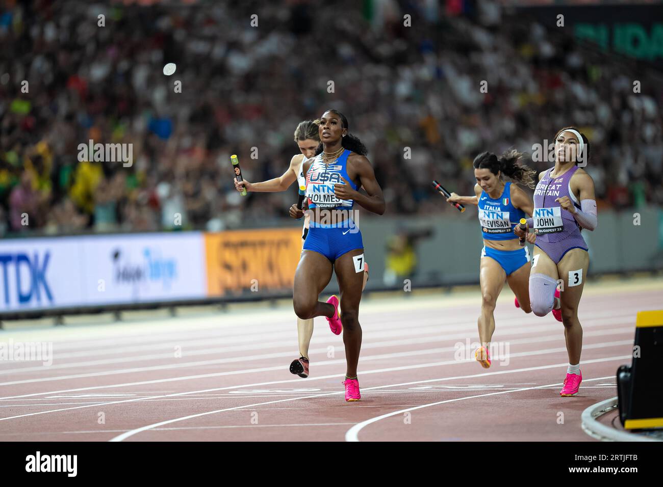 Alexis Holmes participating in the 4X400 meters relay at the World