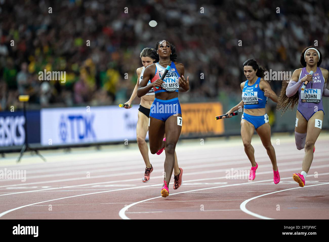 Alexis Holmes participating in the 4X400 meters relay at the World