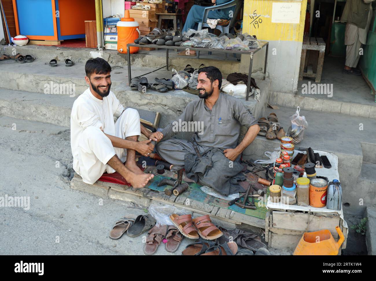 Roadside shoe cleaners in Pakistan Stock Photo Alamy