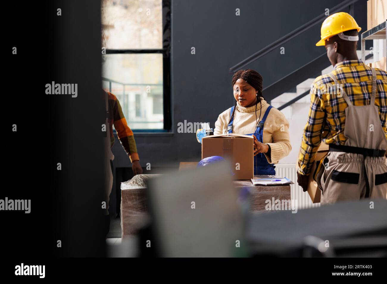 Worker packing shipment shop hi-res stock photography and images - Alamy