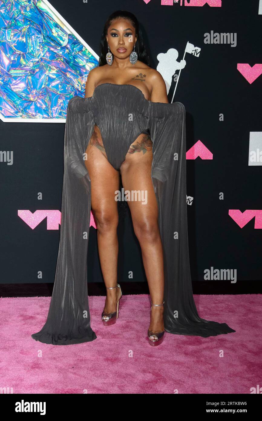 Yung Miami arrives on the pink carpet of the 2023 MTV Video Music