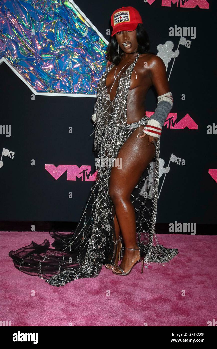 Vmas red carpet hires stock photography and images Alamy