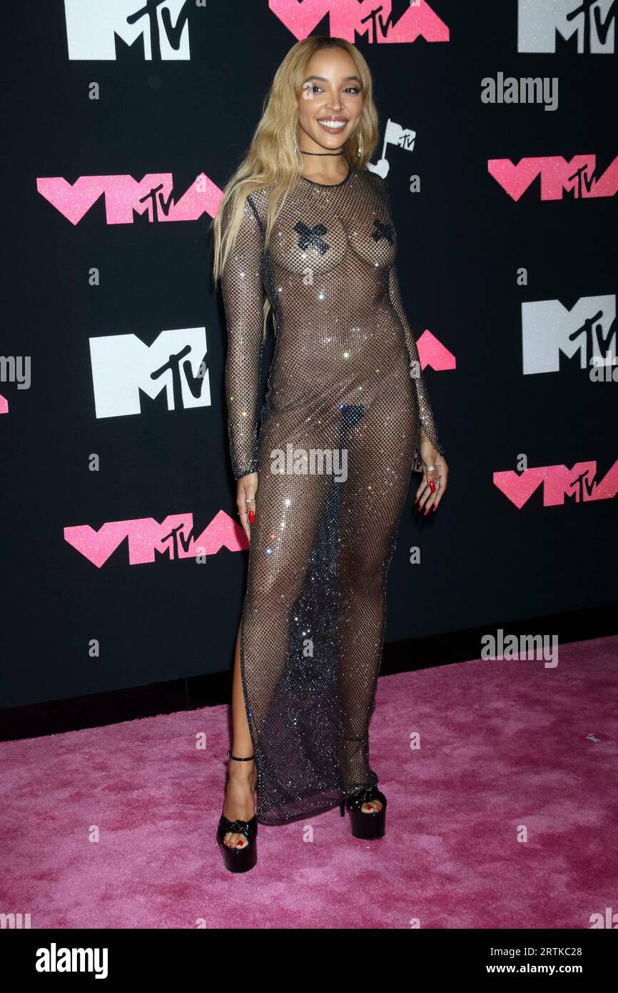 Tinashe arrives on the pink carpet of the 2025 MTV Video Music Awards