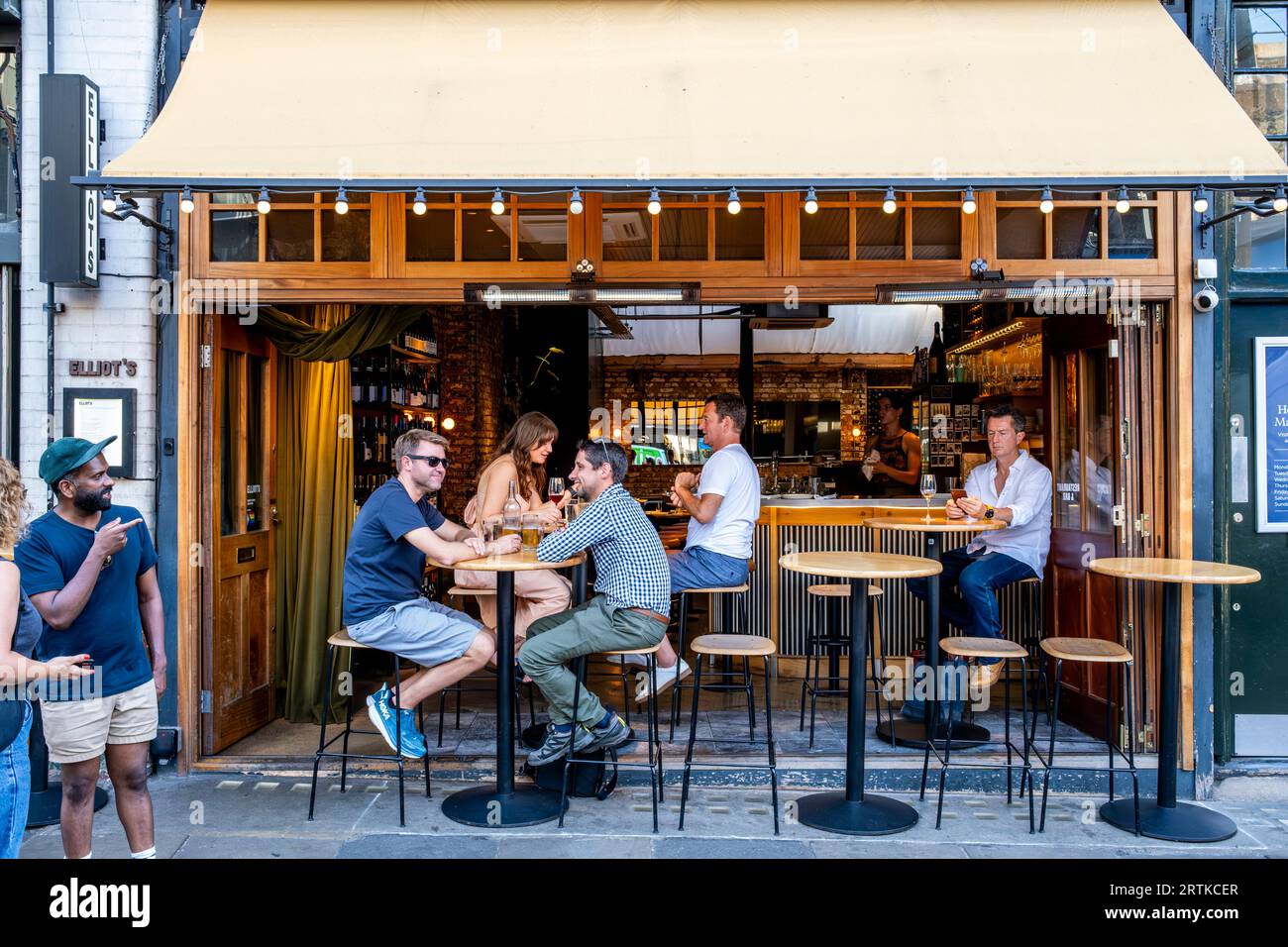 Elliots bar hires stock photography and images Alamy