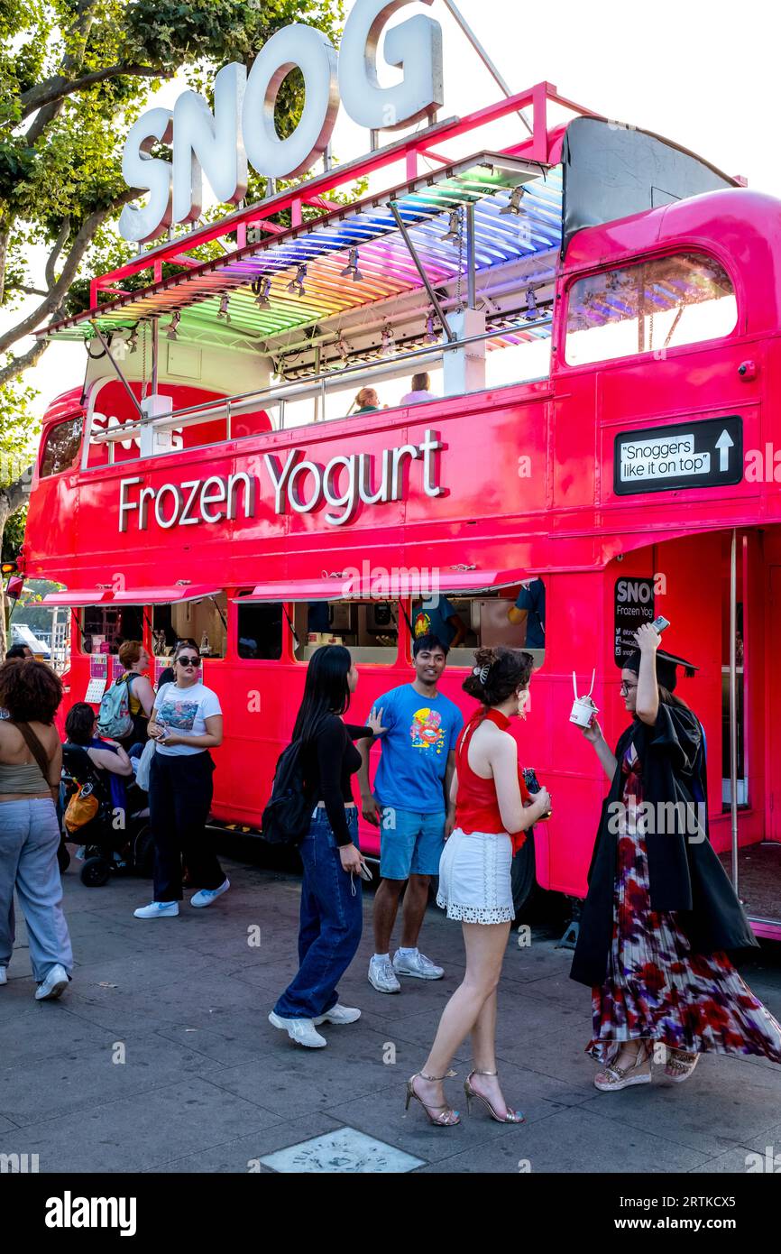 Snog Frozen Yoghurt Bus, The Southbank, London, UK Stock Photo Alamy