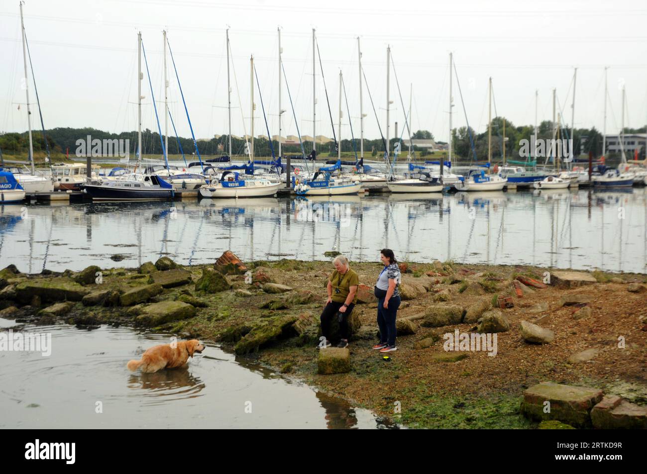 ENGLAND COASTAL PATH, FAREHAM CREEK FAREHAM, HANTS. PIC MIKE WALKER