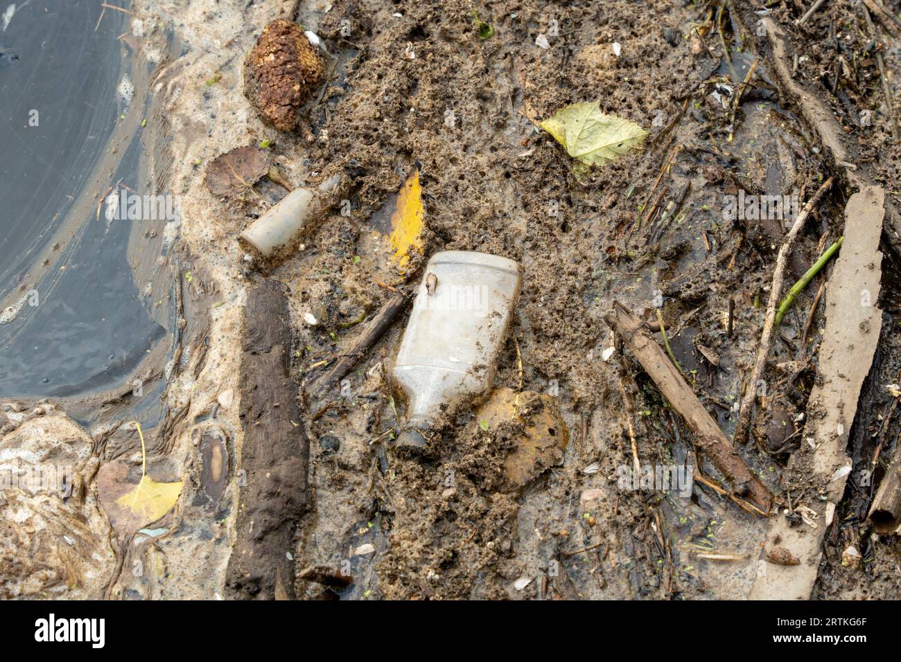 Littered river hi-res stock photography and images - Alamy