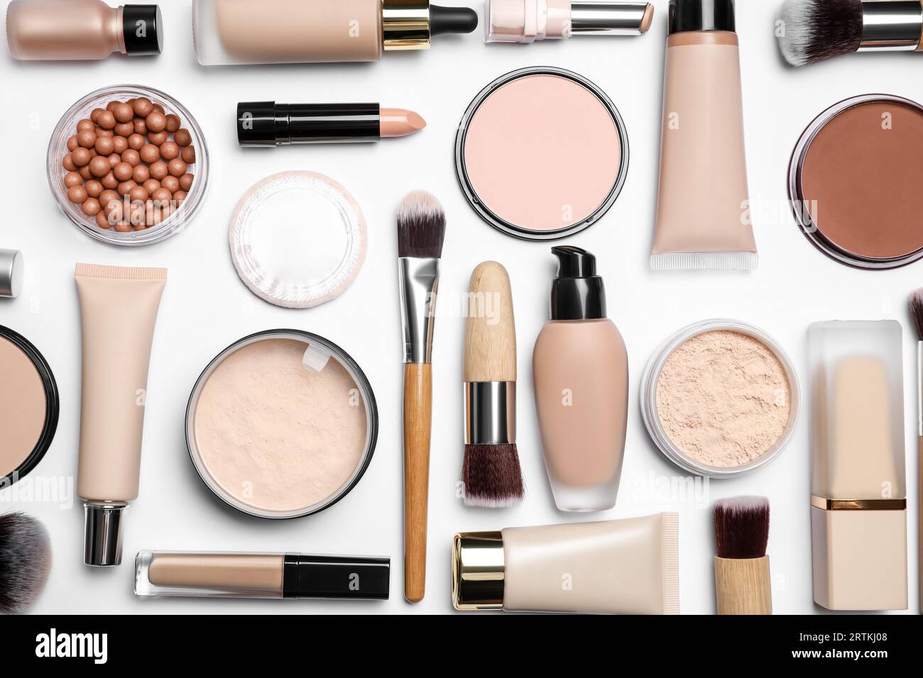 Different face powders makeup hi-res stock photography and images - Alamy