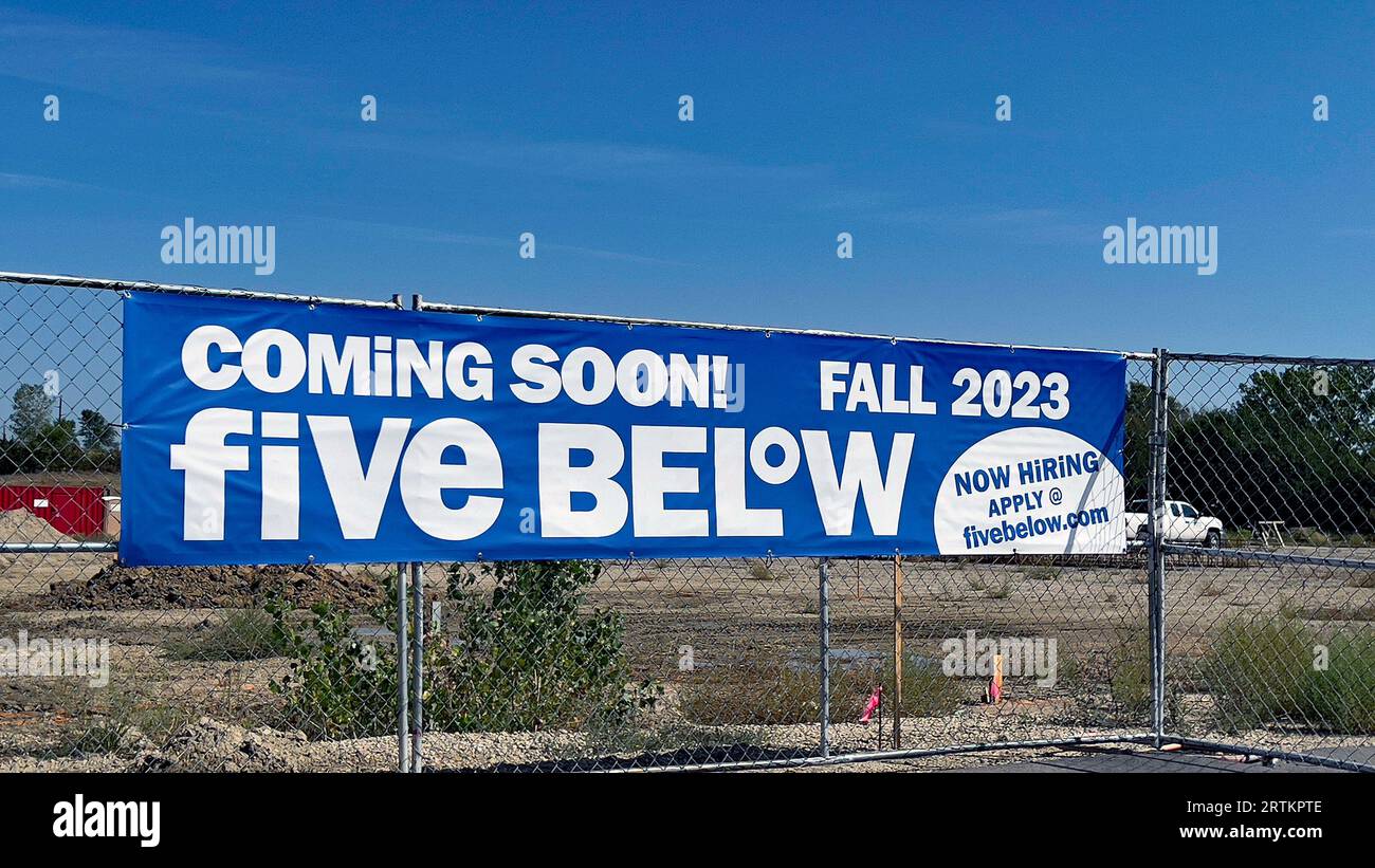 EMPORIA, KANSAS - SEPTEMBER 13, 2023 Sign posted saying that a new “Five Below” store is coming soon to the Pavillons shopping center. Five Below is an American chain of specialty discount stores that sells products that are less than $5, plus a small assortment of products from $6 to $25. Stock Photo