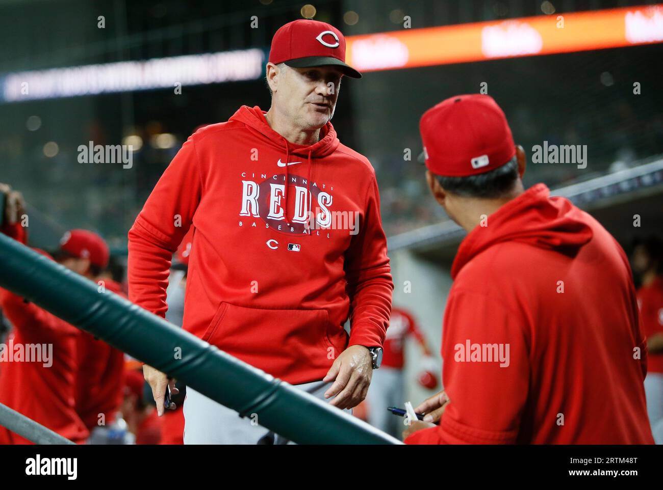 Cincinnati Reds manager David Bell (25) talks with a coach during a