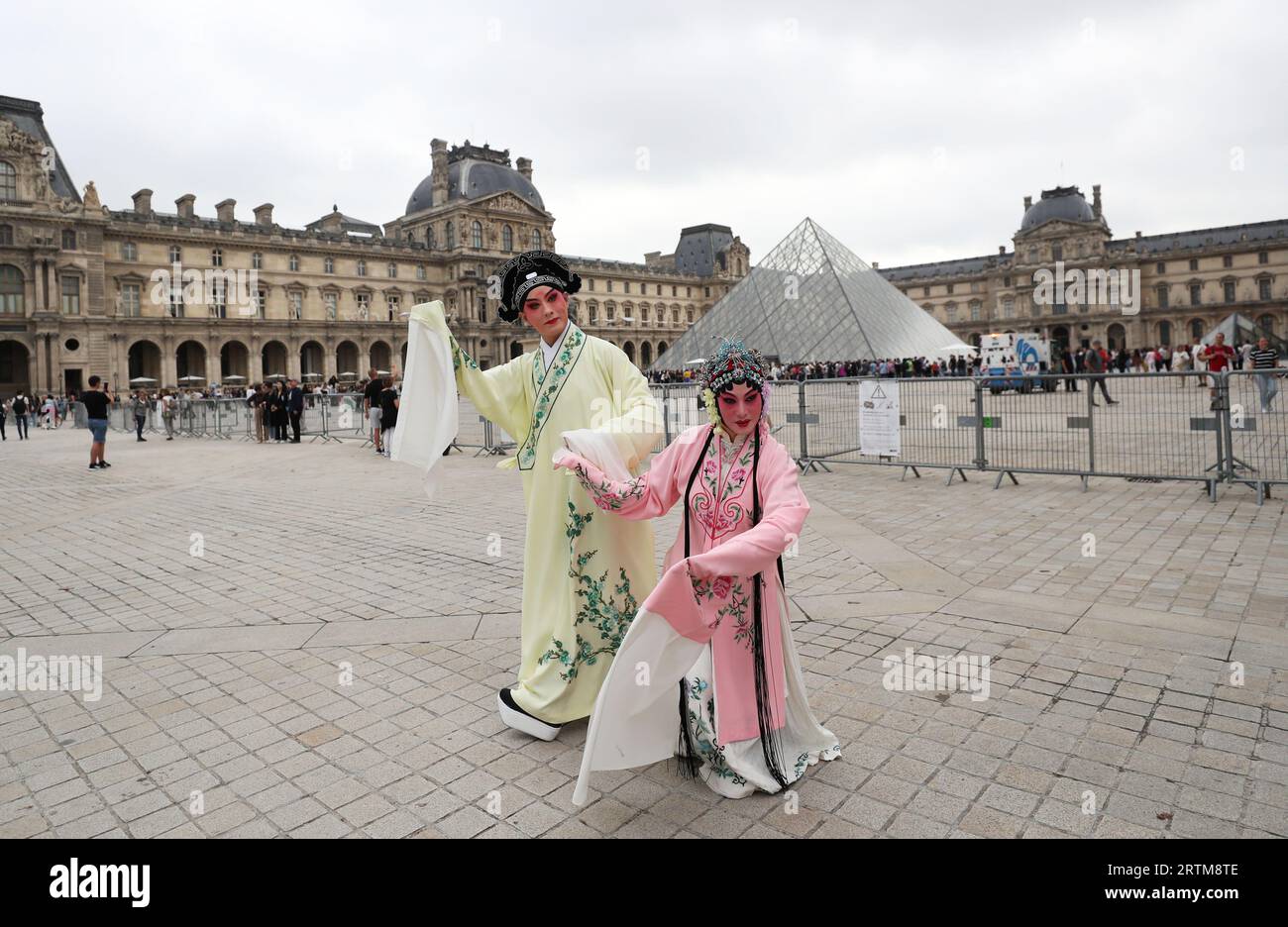 Kunqu opera performance artists hi-res stock photography and images - Alamy