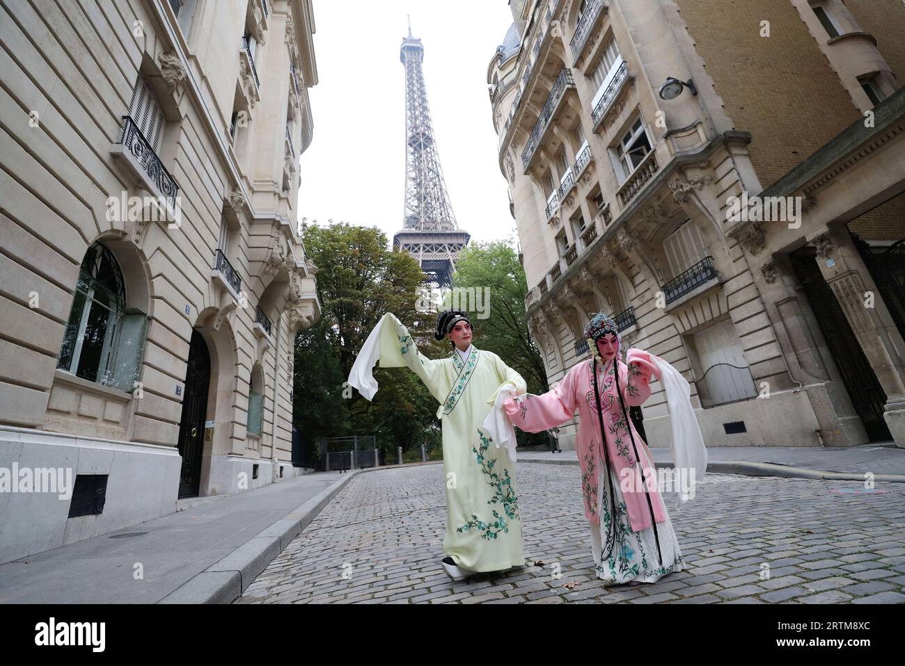 Kunqu opera performance artists hi-res stock photography and images - Alamy